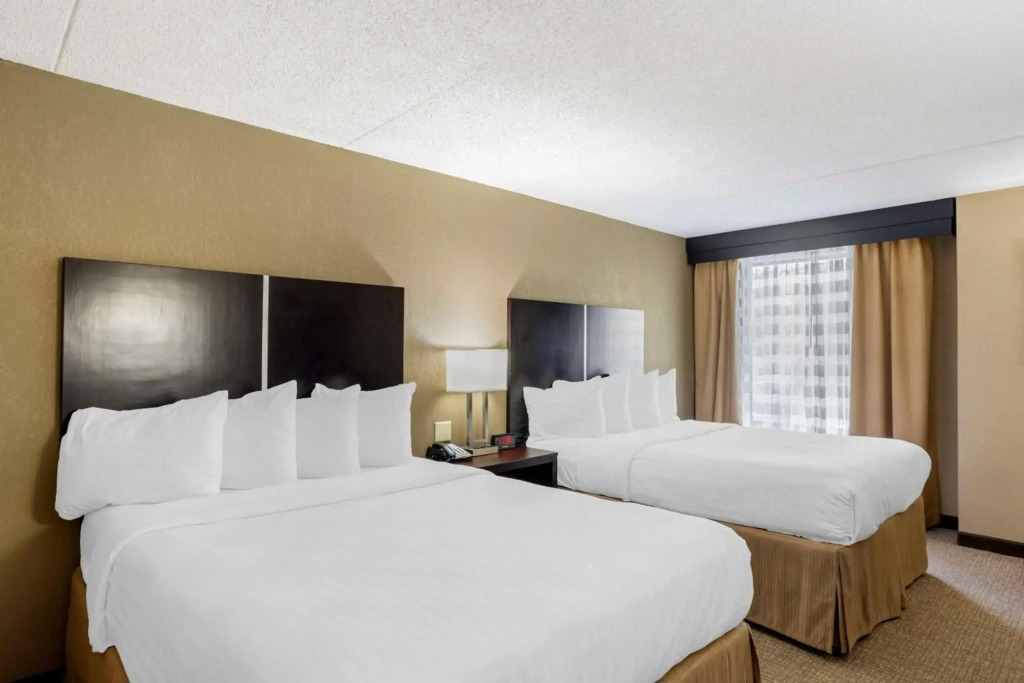 Niagara Crossing Hotel and Spa