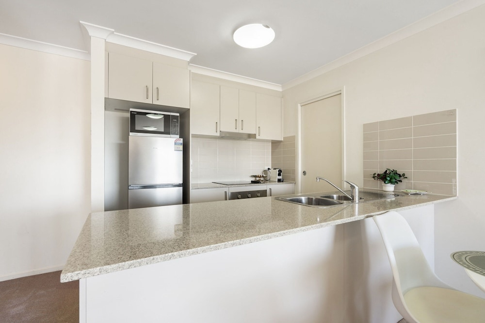 Relaxed 2br, 2bth Apartment With Balcony & Parking