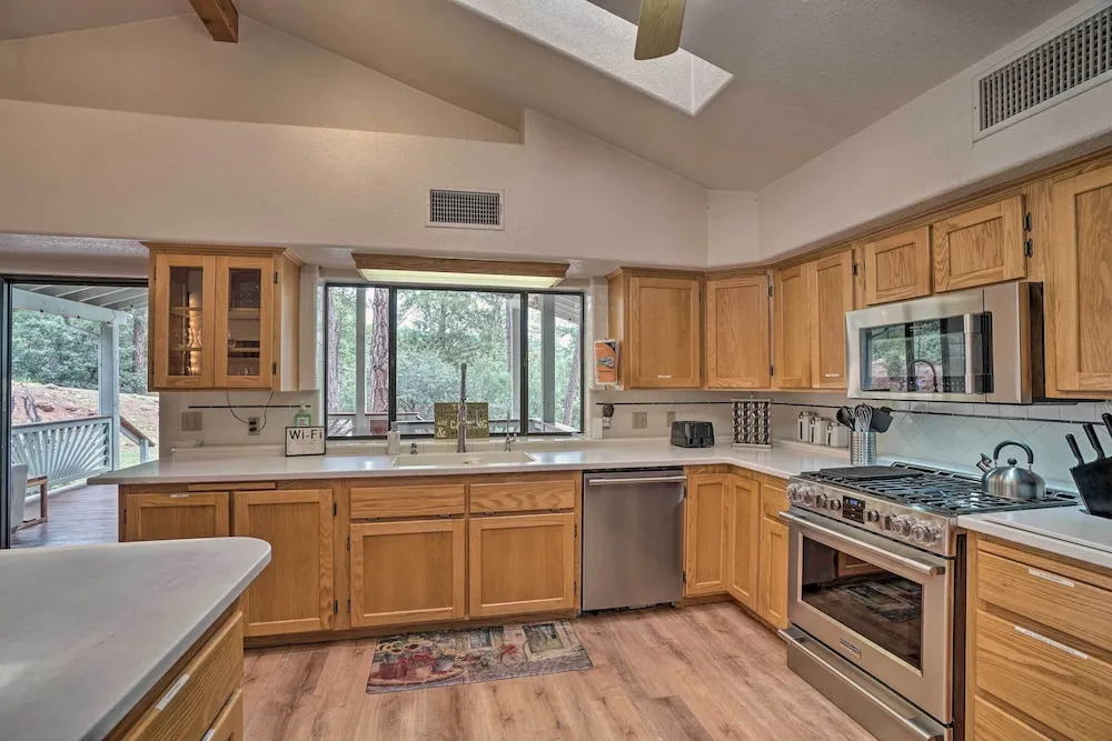 Cozy Pine Retreat w/ Private Hot Tub & Views
