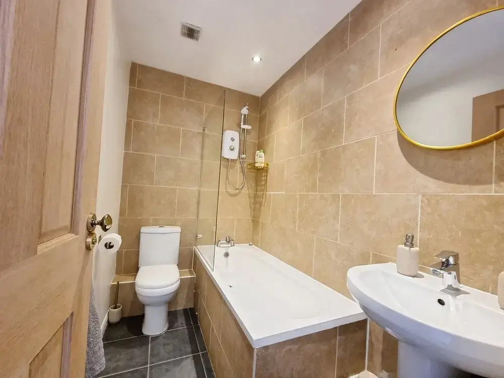 Spacious Family Home In Glasgow