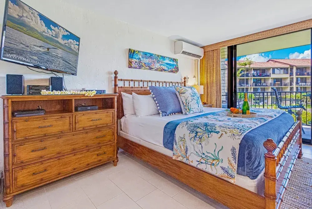 Papakea Oceanview Studio 0 Bedroom Condo by RedAwning