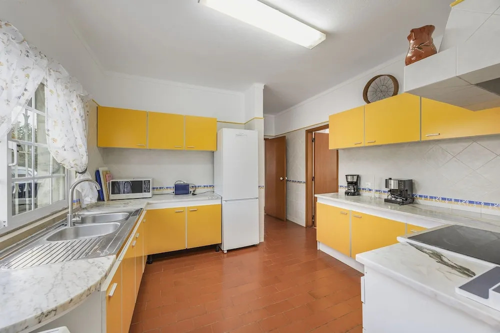 Muxima in Quelfes With 3 Bedrooms and 2 Bathrooms
