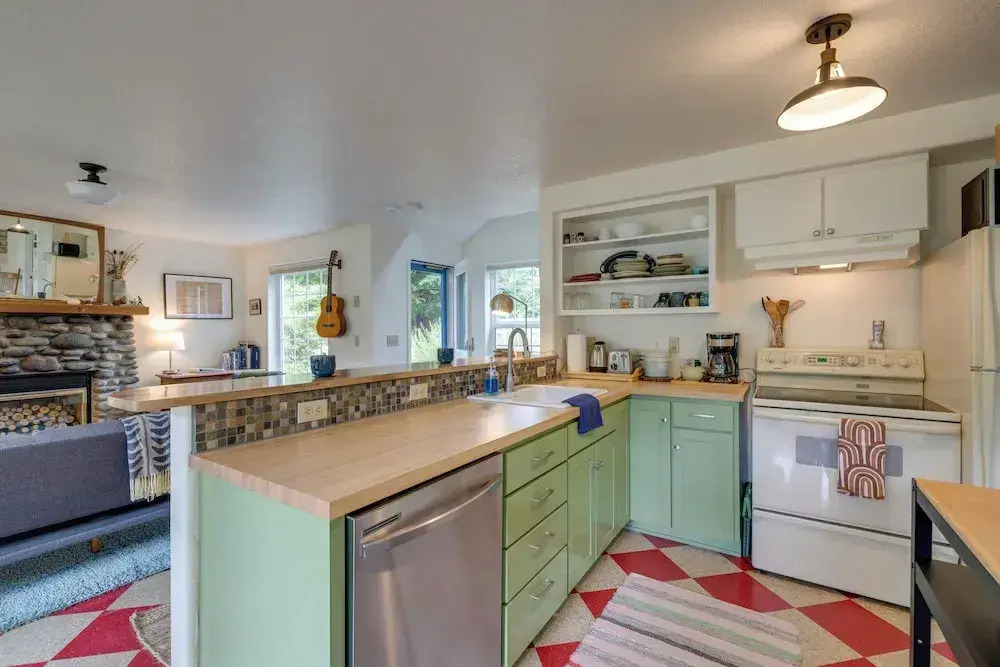 Charming Rockaway Beach House, Walk to Ocean
