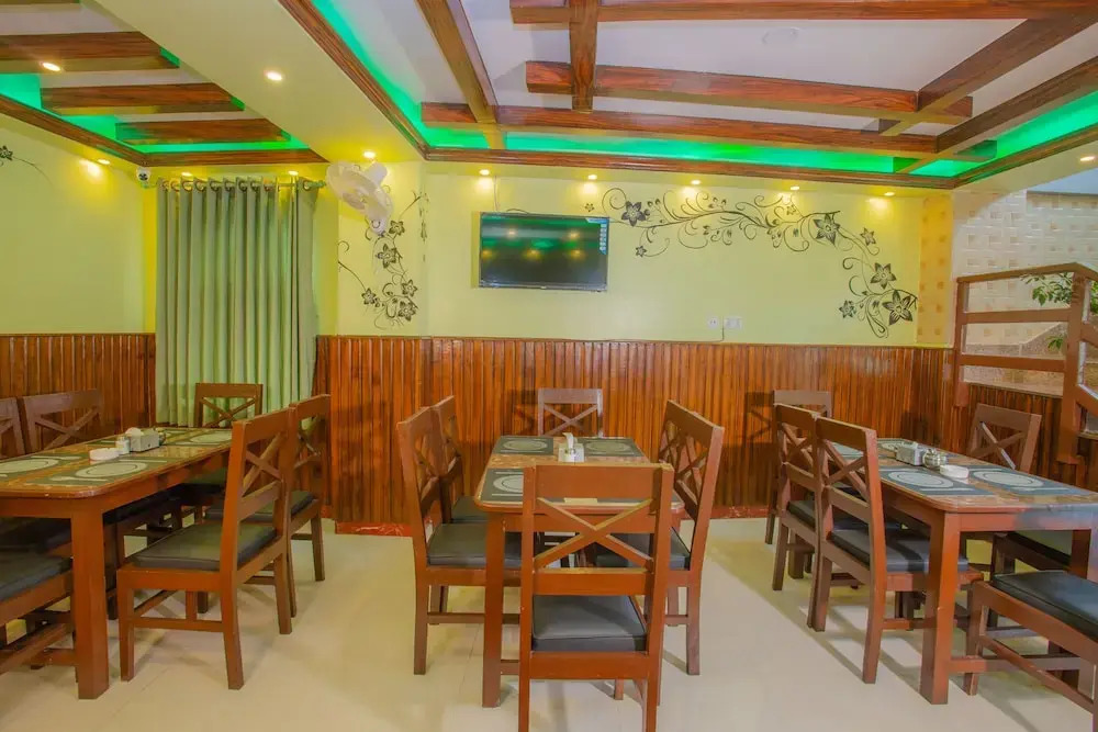OYO 163 Hotel Arhant Inn