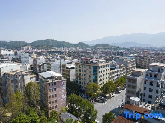 Pai Hotel (Rucheng North Station Luyang Market Branch)