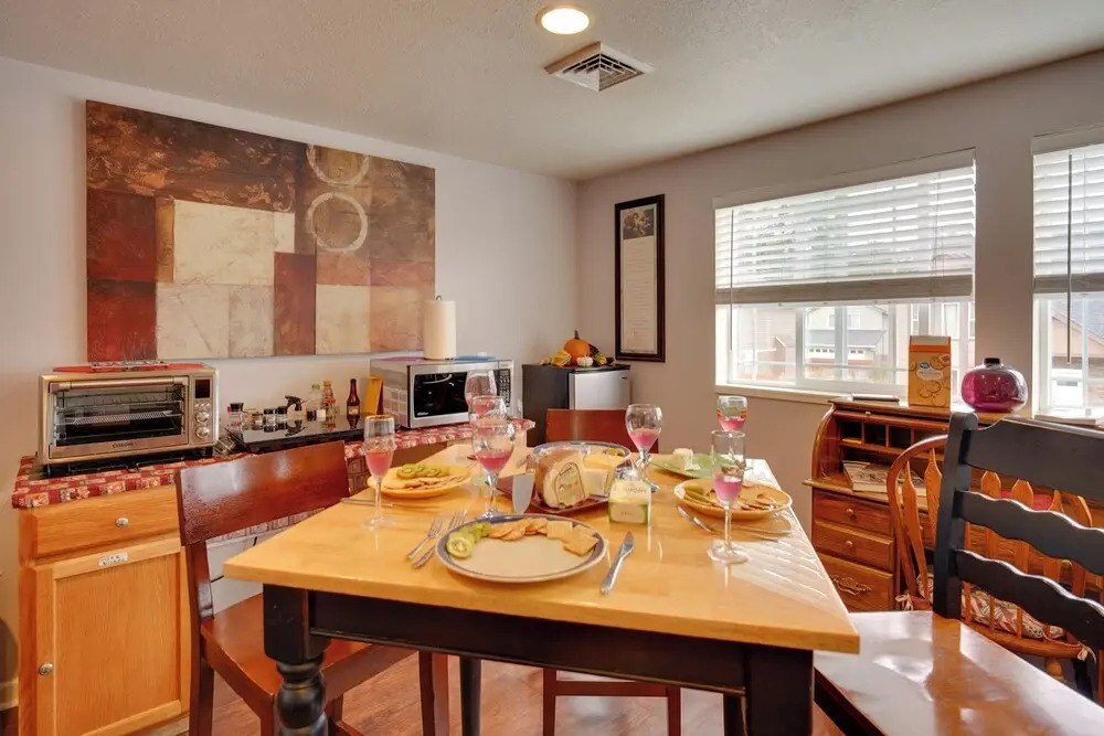 4 Mi to UO! Convenient Springfield Apt w/ Deck
