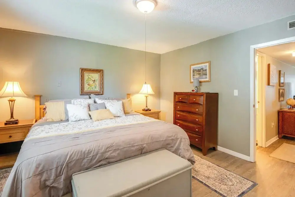 Pool Access & Lanai: Riverfront Welaka Condo!
