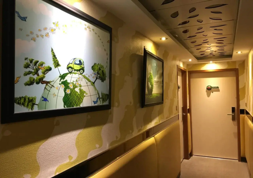 R8 Eco Hotel