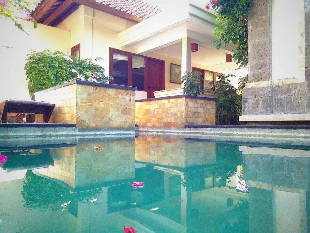 3 bedroom villa river side Legian