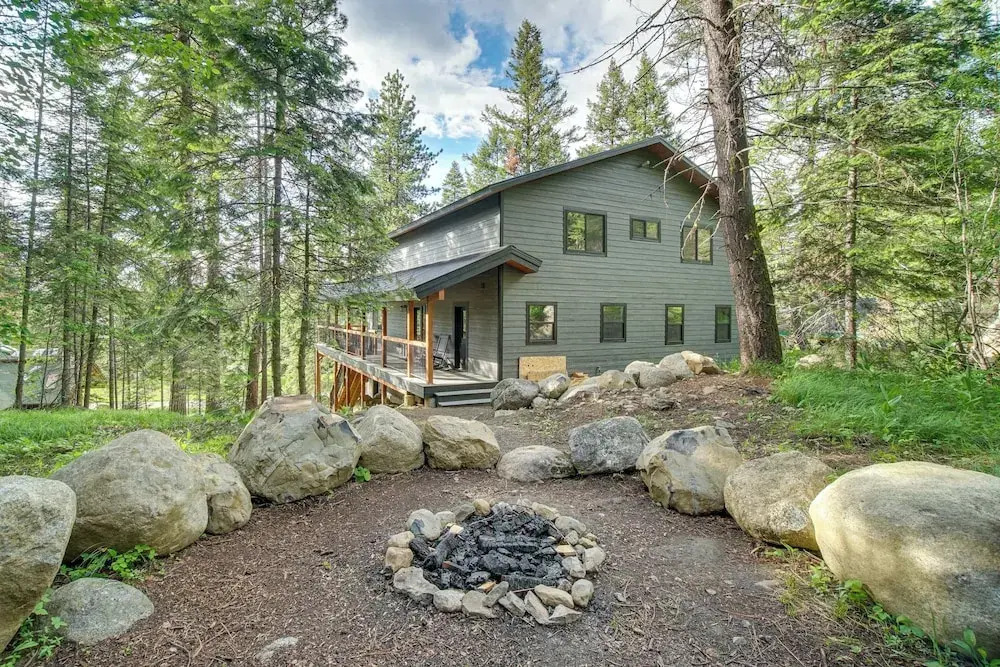 Family-friendly Cabin: Pool Access, Bikes & Games