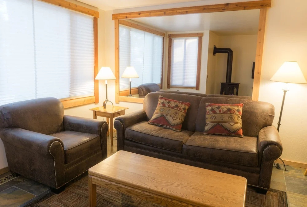 4025 Ski Trails