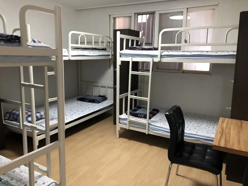 Amuse Guest House - Hostel