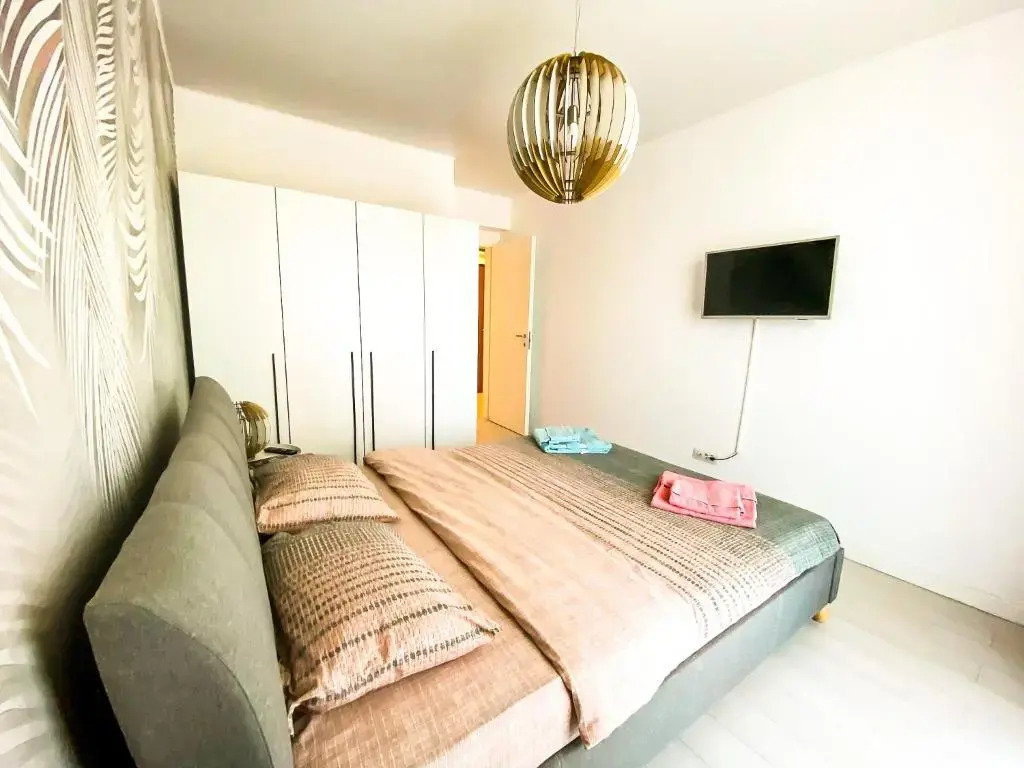 Serene Ambiance 1 BR Apartment with private parking and terrace