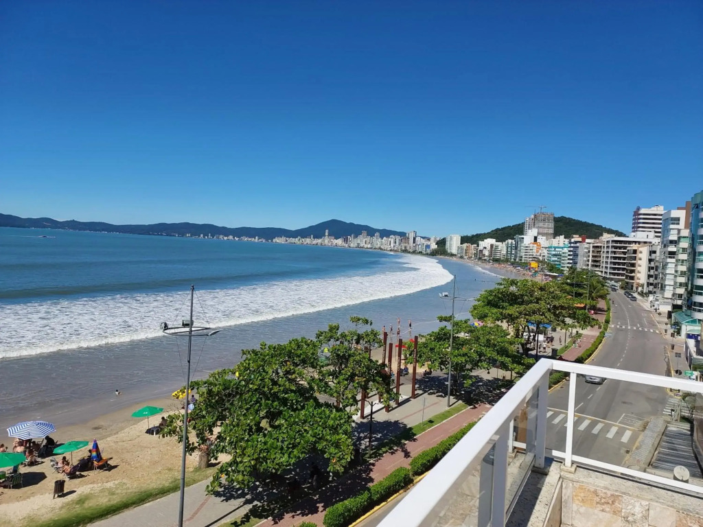 Apartamento de Cobertura frente para o mar Itapema