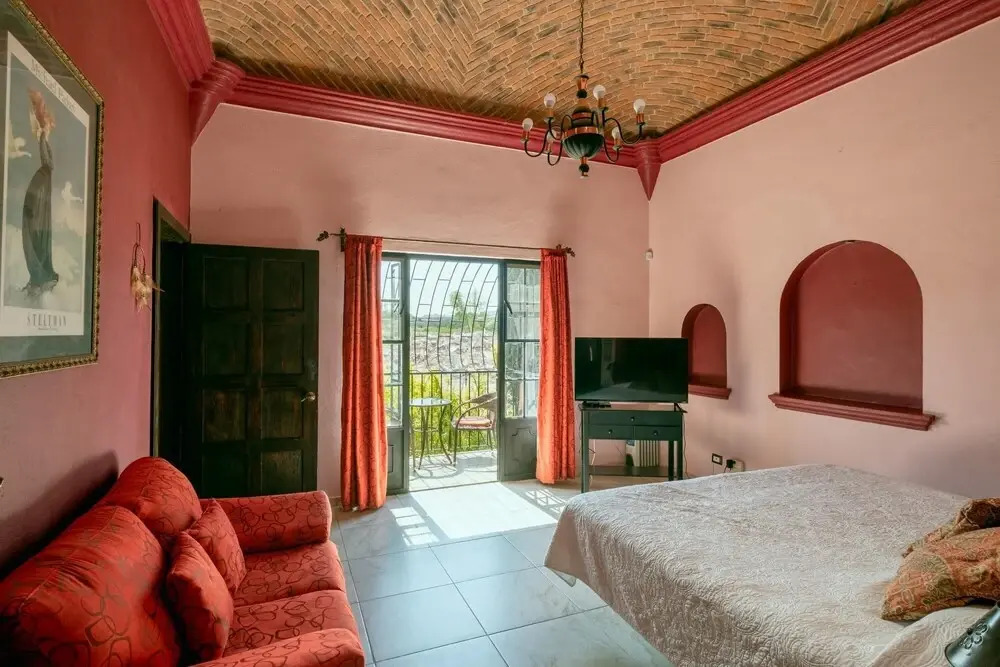Centro 4bedroom Home on Stirling Dickinson
