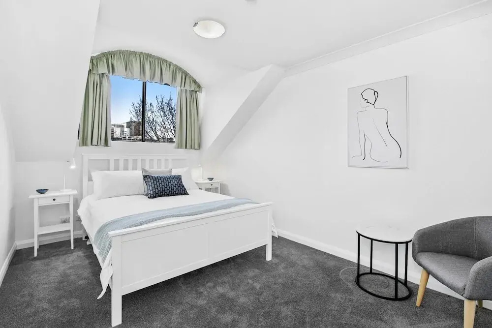 HOLT1 - Crows Nest -Holtermann Street