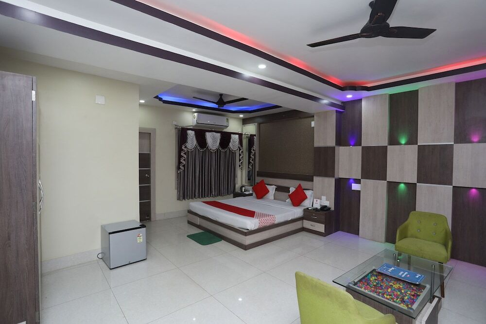 OYO 25006 Hotel Tr Palace