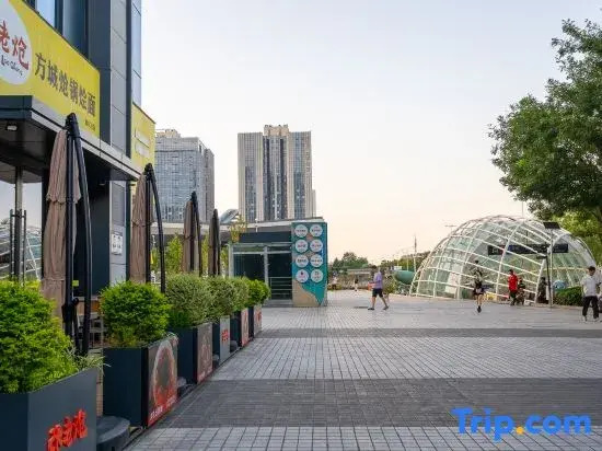 Pinmo Hotel (Zhengzhou Longzihu Subway Station Store)
