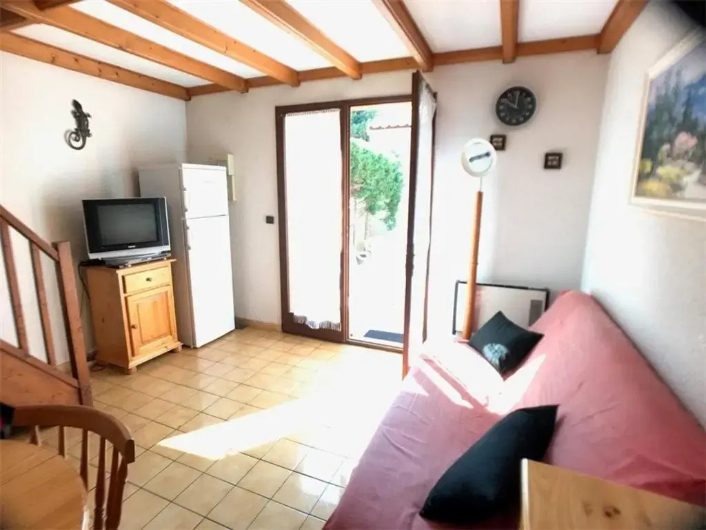 Villa T3 avec terrasse, 6 couchages, proche plage et commerces, quartier calme, parking privé - FR-1-81-365