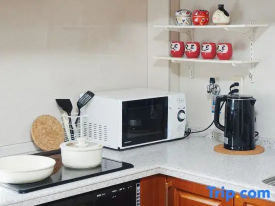 "Jiayi" 3-story building with elevator, 3 bedrooms, 2 bathrooms, 1 living room, 1 kitchen