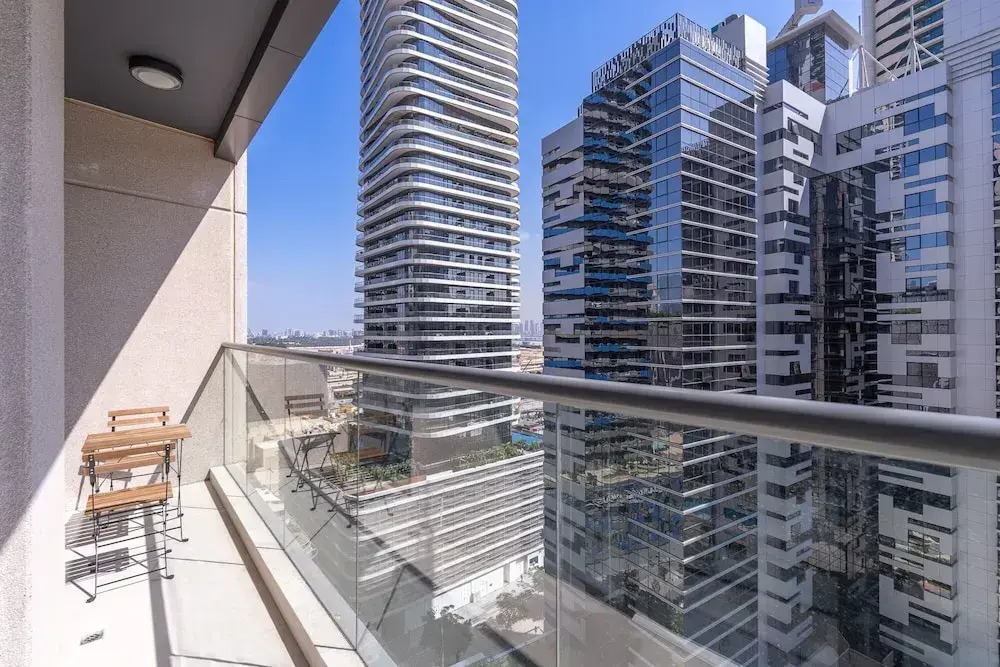 Luxe Apartments near Dubai Mall, Burj Khalifa - Pool, Gym, & Parking by Sojo Stay