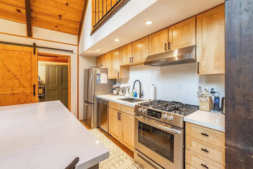 Cozy Tahoma Cabin in the Pines Sleeps 6 + Pets