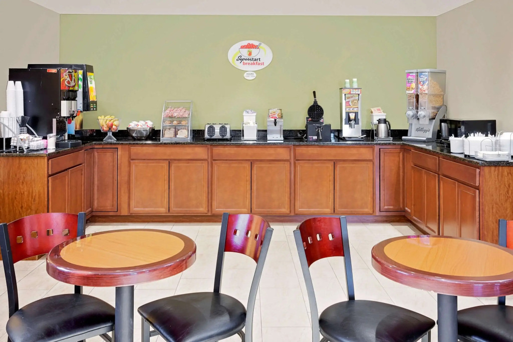 Econo Lodge Canton North