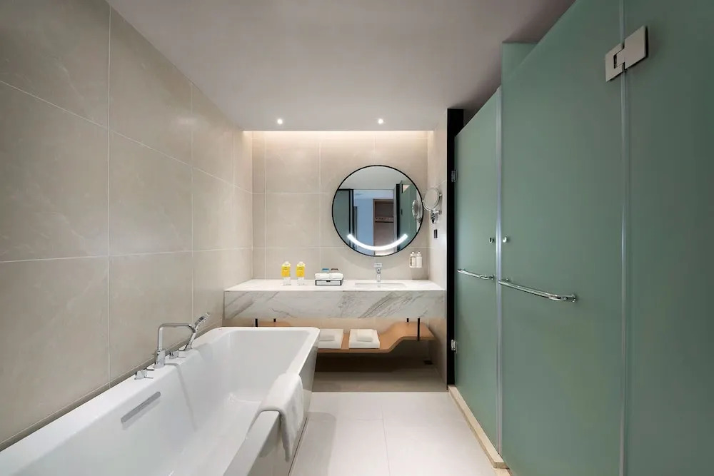 Holiday Inn Hotel & Suites Wuhan New City by IHG