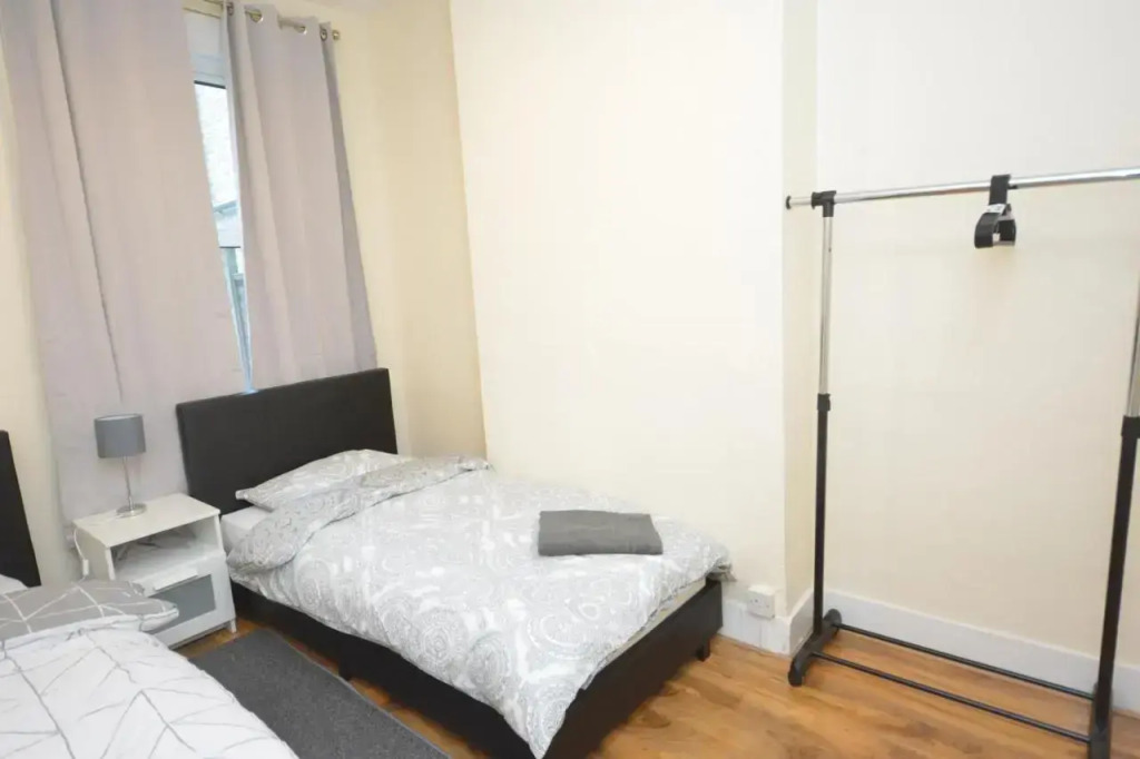 Cheerful 4 bedroom House in greater London