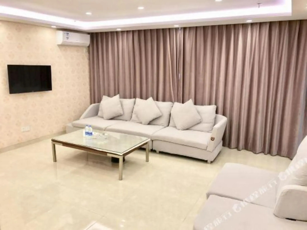 Q+ Bailing Ejia Business Hotel (Shanghai International Tourism Resort)