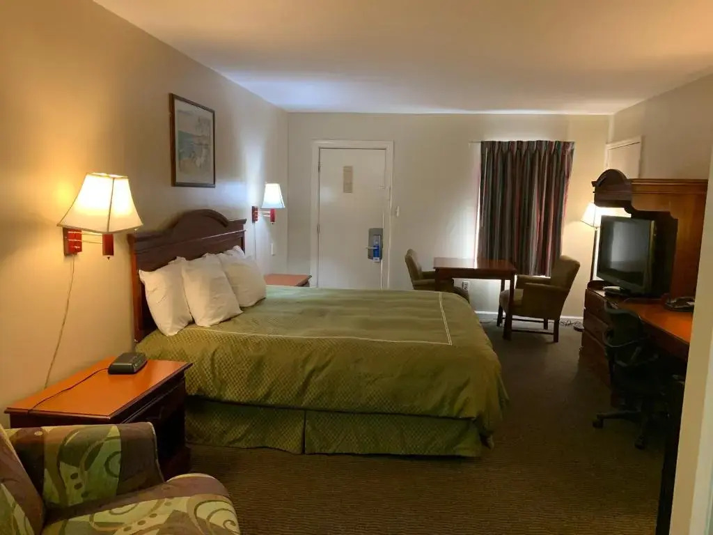 MERRIMAC INN & SUITES