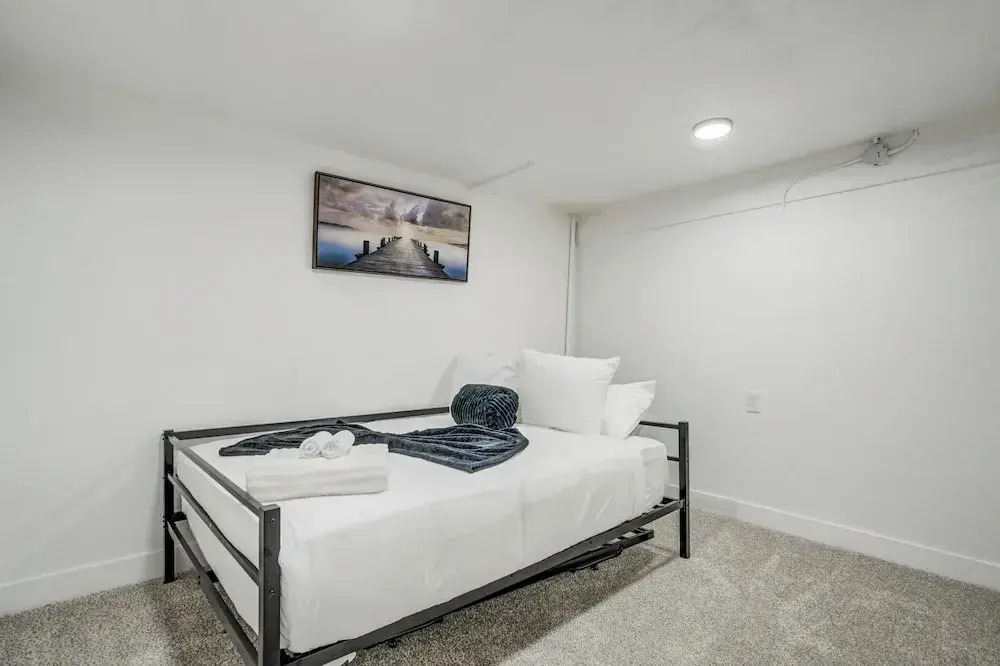 1318 E Pikes Peak