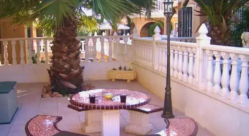 HomeRez - Holiday Home Calle Ortosa