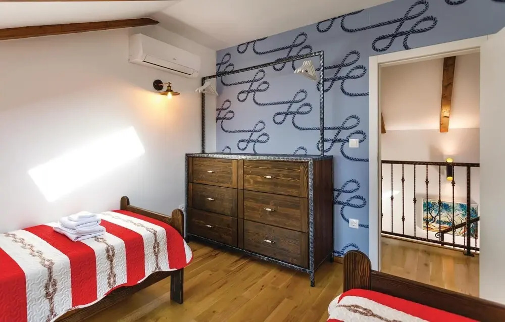 Awesome Home In Omisalj