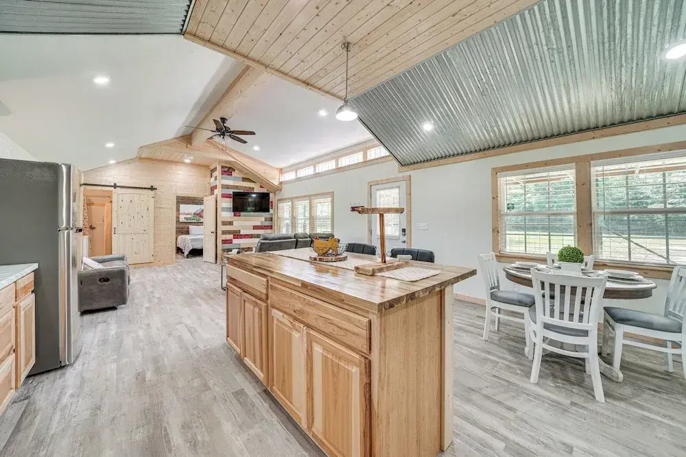 Secluded Broken Bow Cabin w/ Fishing Pond & Views!