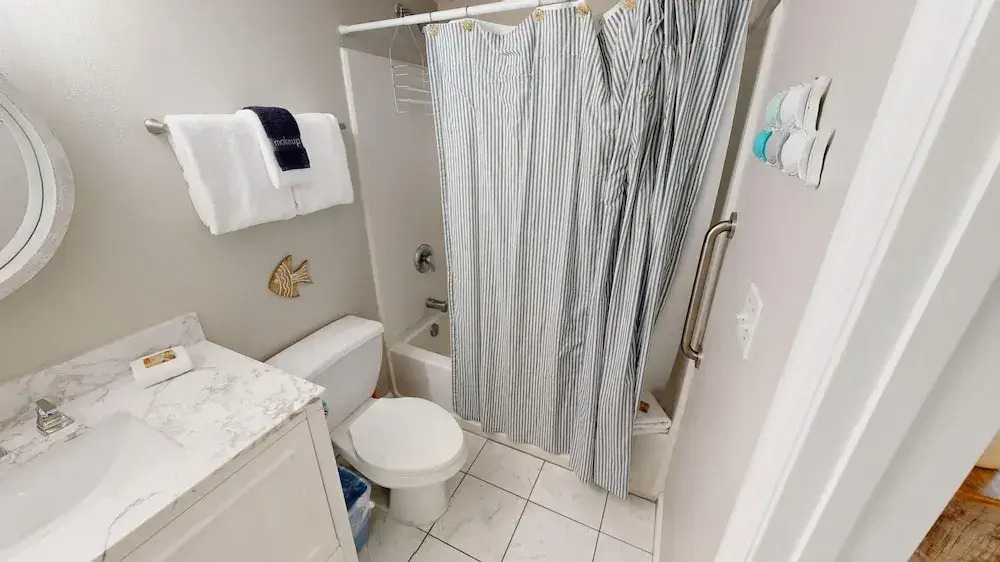 Seacrest 413 is a 2 BR Gulfside on Okaloosa Island by RedAwning