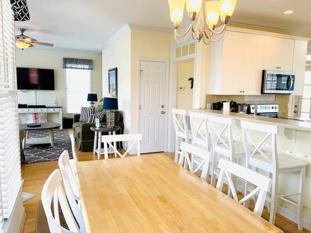 Angling Inn 4 Bedroom Home by RedAwning