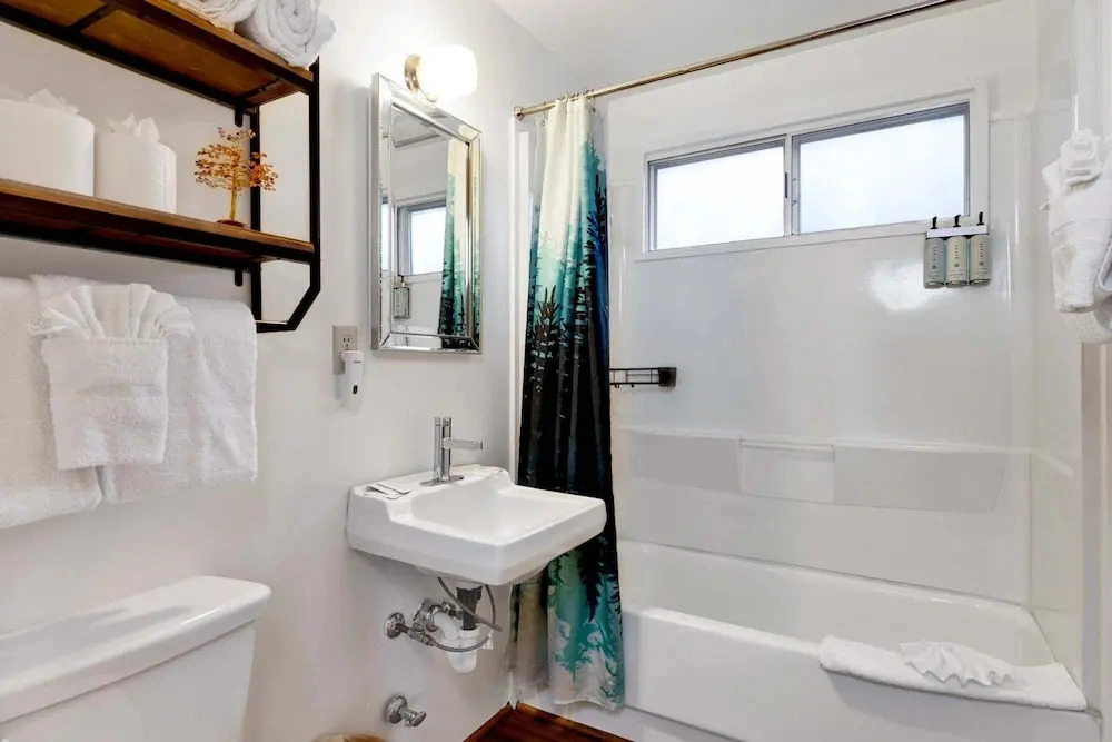 2583-bernhardt Brown Bungalow