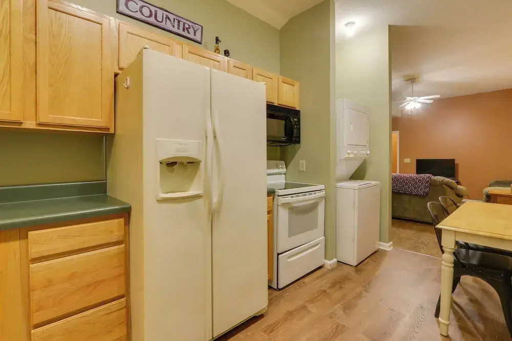 Spacious Mcgaheysville Home: Hot Tub & Pool Table!