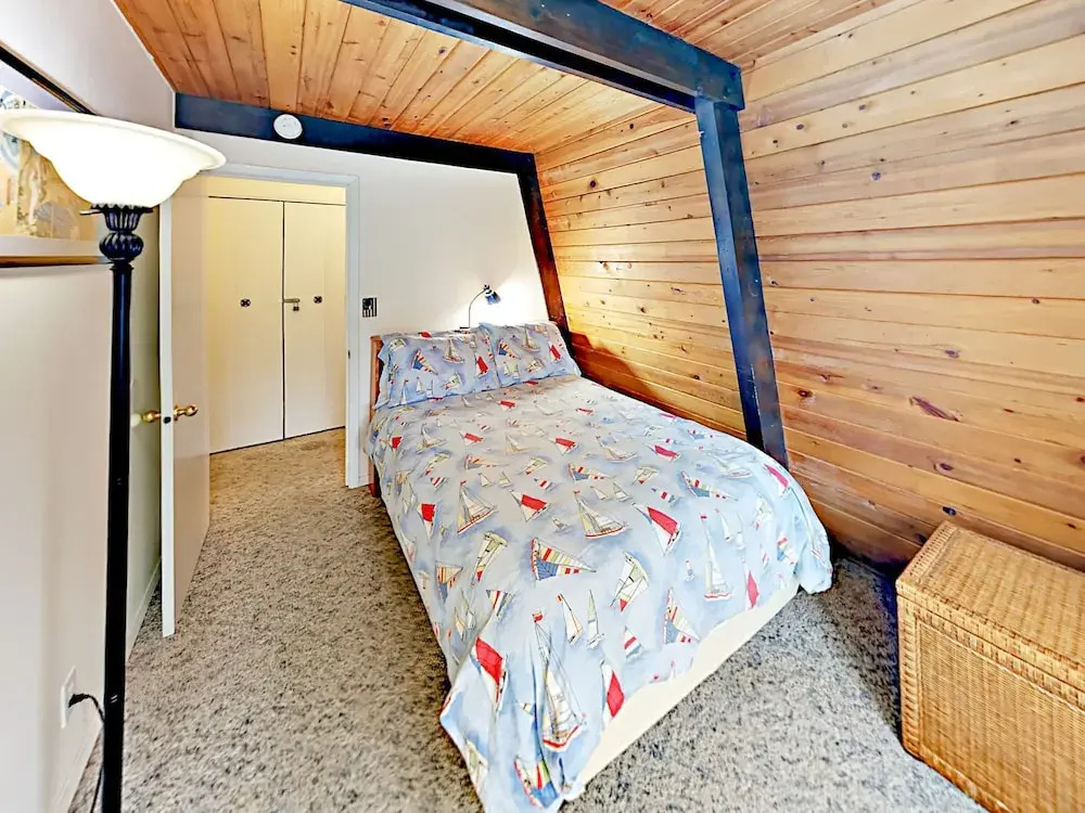 Norwester Upper Unit - 2 Br Duplex