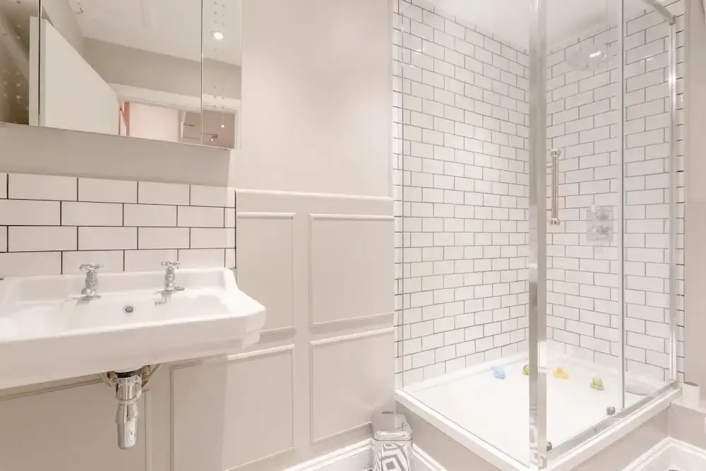 British Pad Near Earl's Court, Kens. & Hyde Park