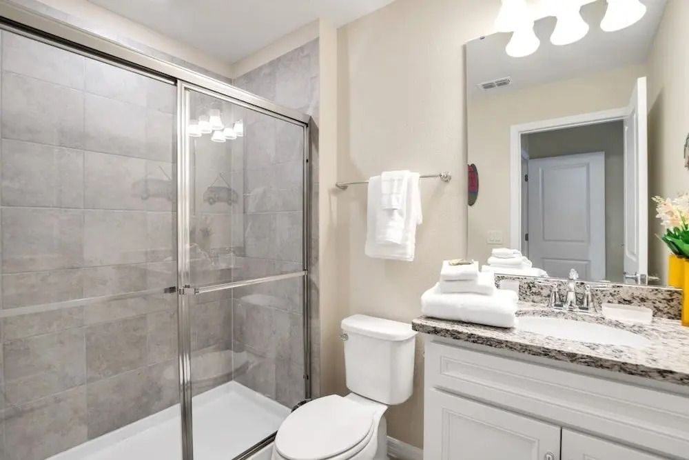 5 Bed Townhome! 5 Bedroom Townhouse by Redawning