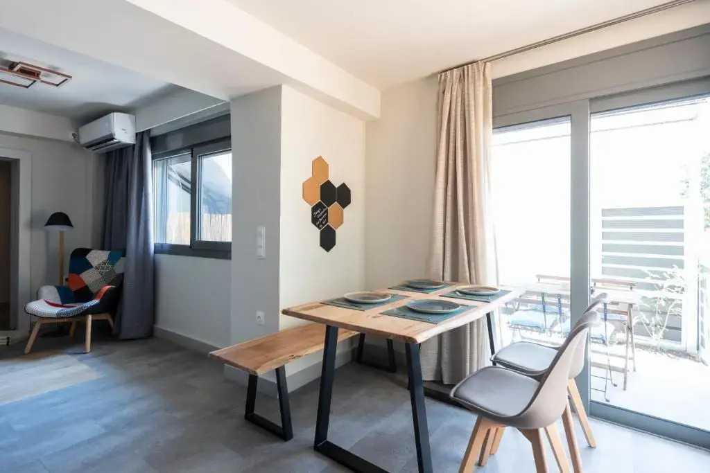 Groundfloor 2br Apartment with Smallyard in the Heart of Kalamata