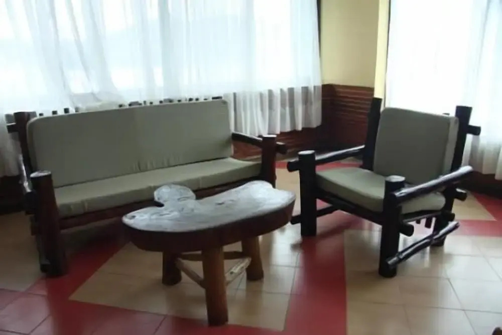 Bunyonyi Safaris Resort