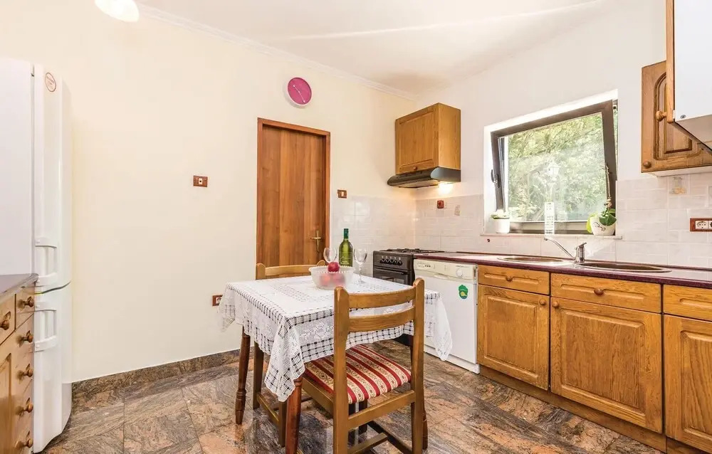 Pet Friendly Home In Spincici