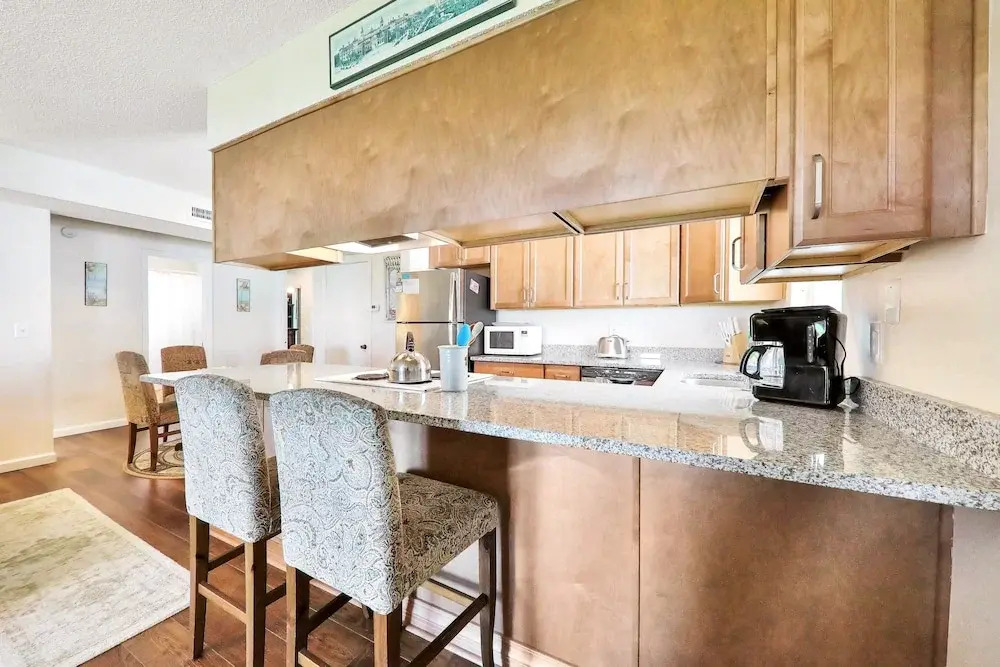 Updated Condo in Oceanfront Building With Private Beach Access - Near Dining