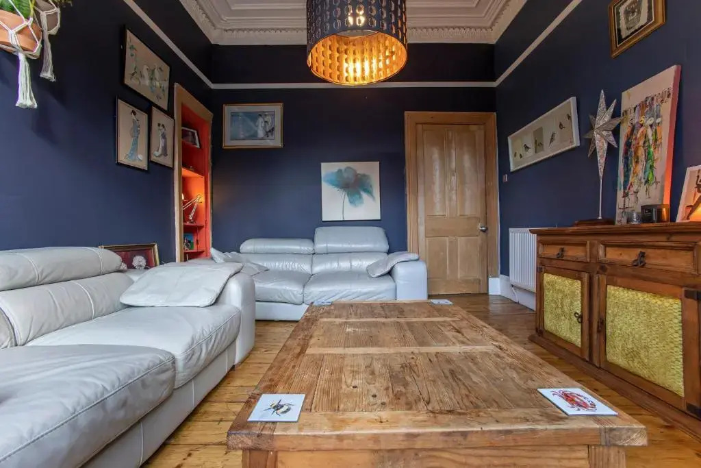 2 Bed in great location 15-20 Minutes walk to SEC