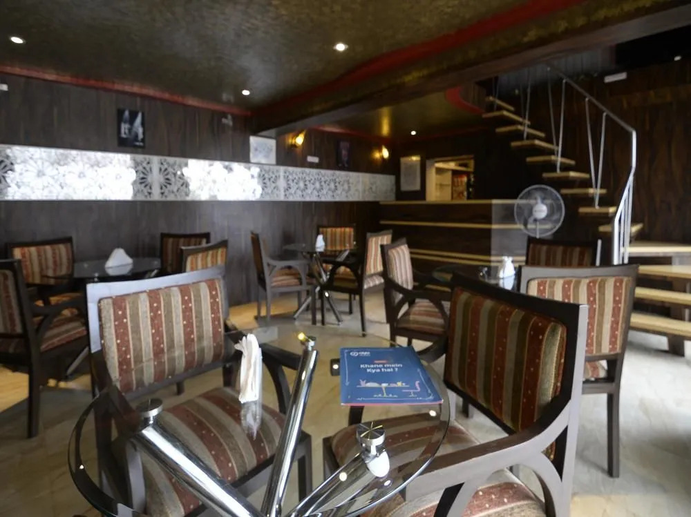 OYO 2068 Hotel La Grace