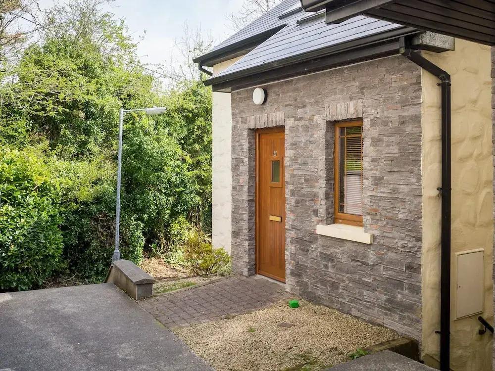 17 Canons Lane
