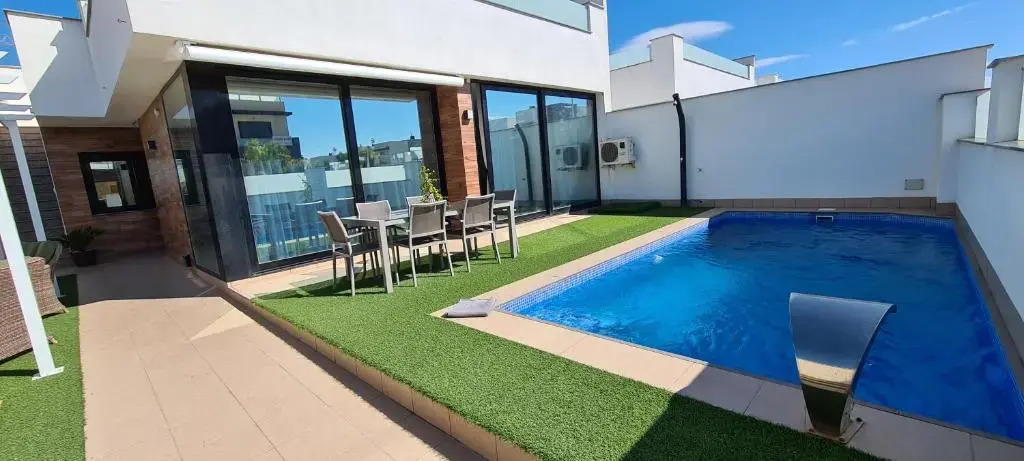 Lo Pagan Holiday House